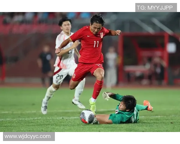 直接踢向日本足球的中国球星是谁他如何影响了两国足球关系