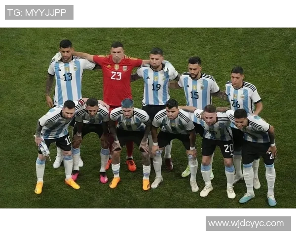 路边偶遇足球巨星瞬间 亲历明星与普通人亲密接触的难得时刻